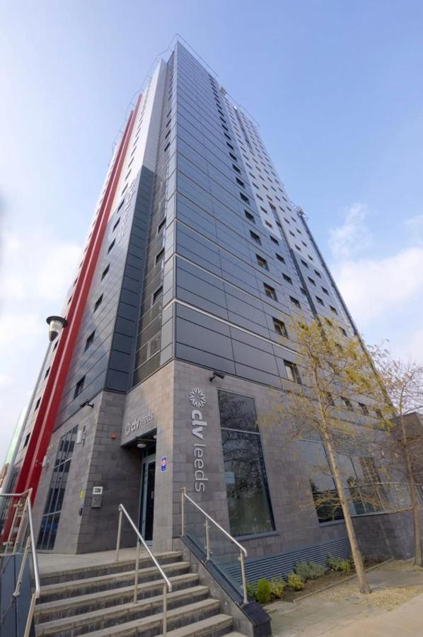 Small Double Ensuite Room Next To The City Centre リーズ エクステリア 写真